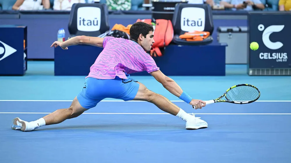 Alcaraz lọt vào tứ kết