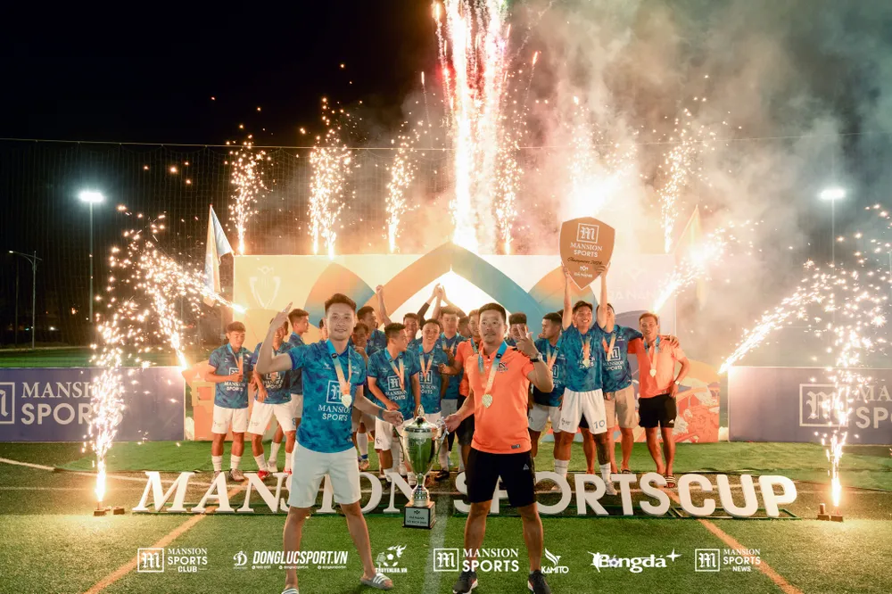 Bế mạc - Đội Vô địch (CK Store) 05.jpg