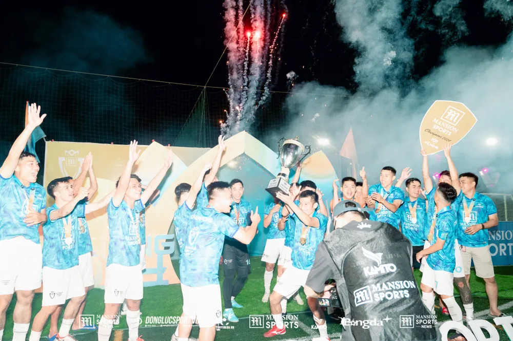 Bế mạc - Đội Vô địch (CK Store) 07.jpg