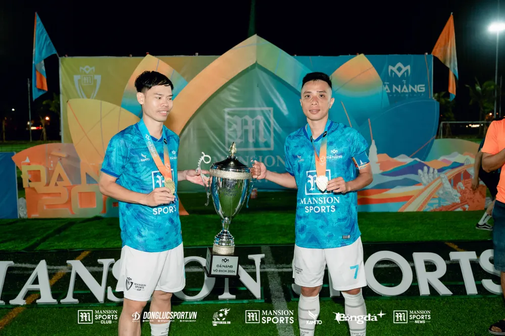 Bế mạc - Đội Vô địch (CK Store) 08.jpg