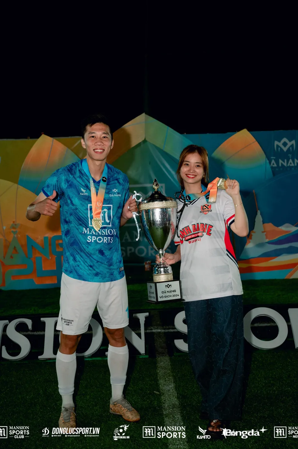 Bế mạc - Đội Vô địch (CK Store) 10.jpg