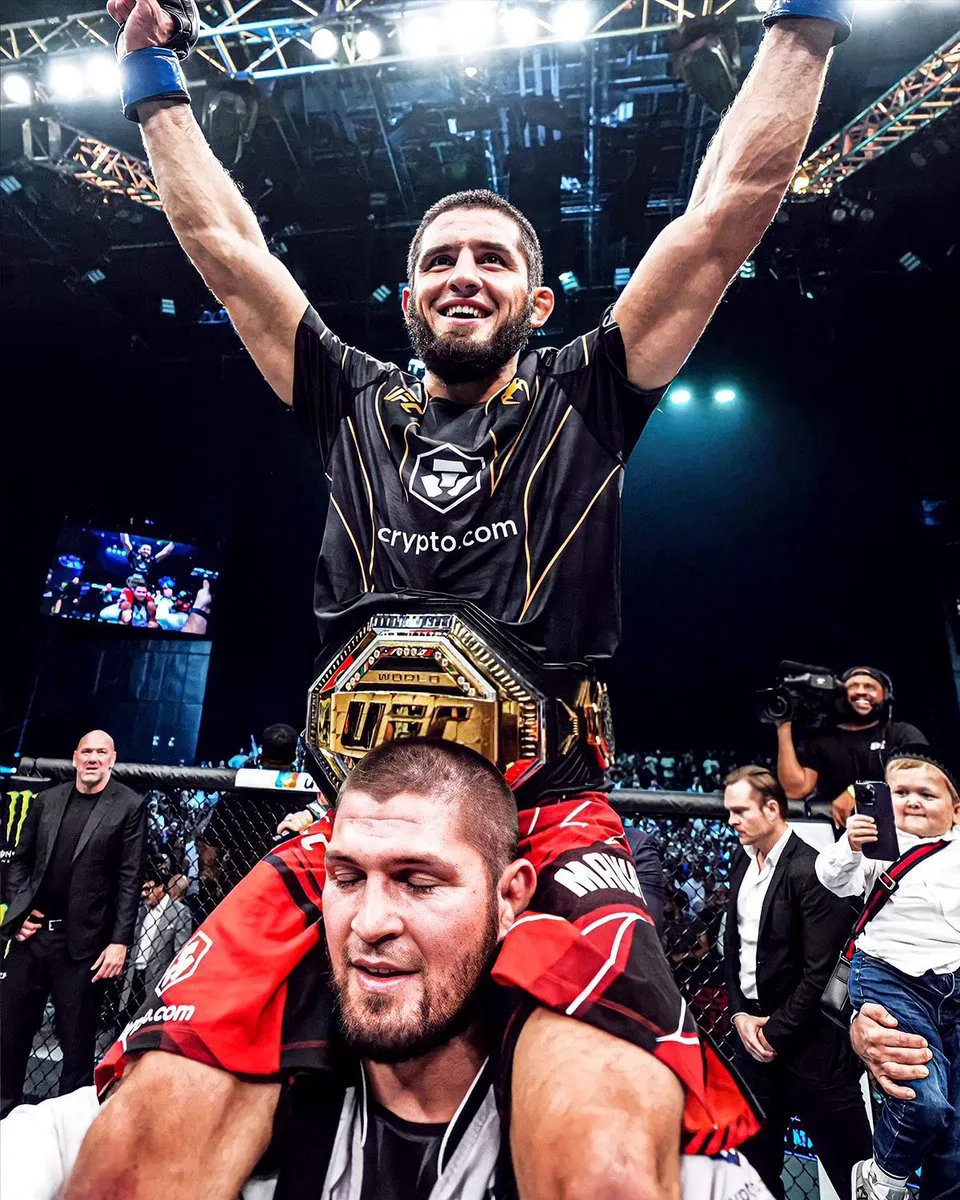 Makhachev thắng 02.jpg