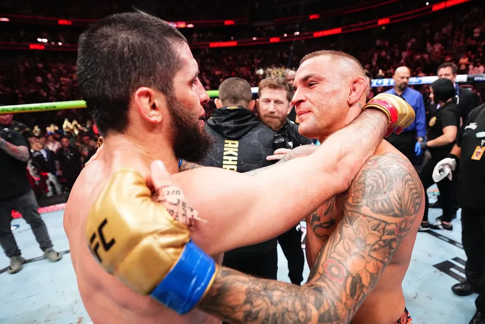 Makhachev thắng 06.jpg