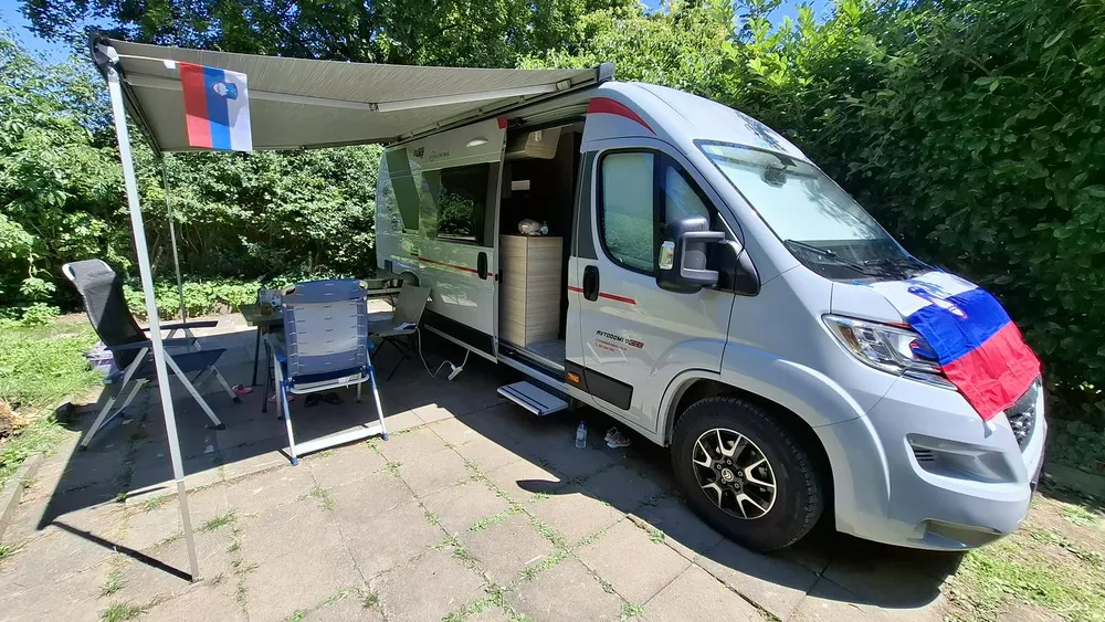 Slovenia Fans 06.jpg