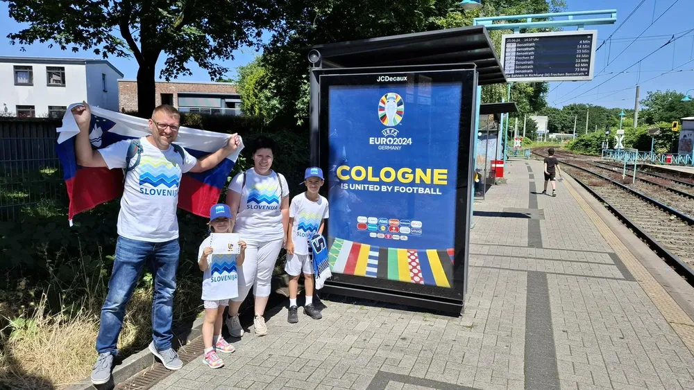 Slovenia Fans 11.jpg