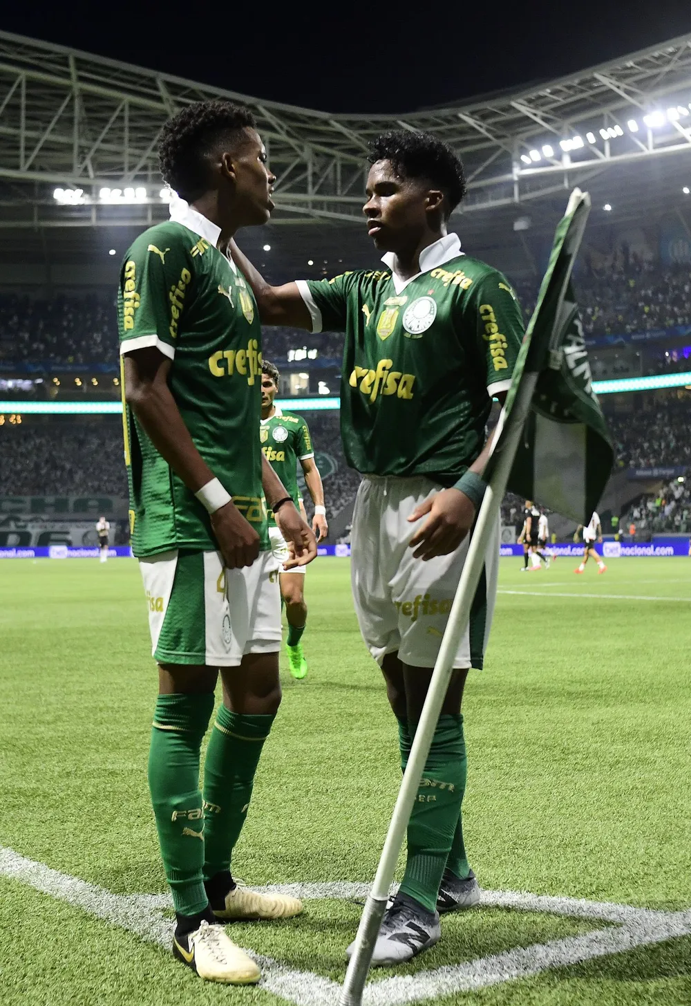 Estevao vs Endrick.jpg