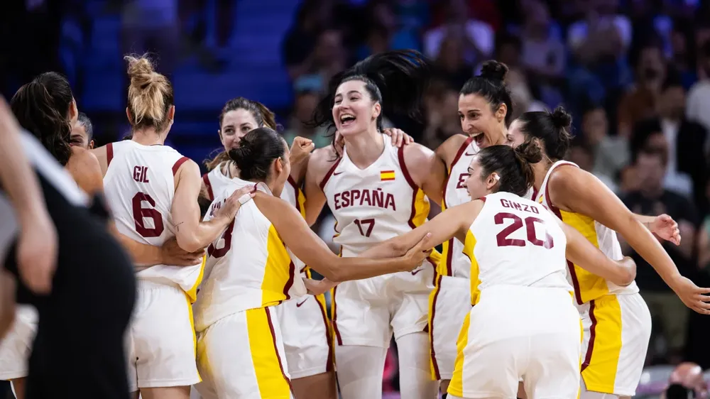 Tuyển bóng rổ nữ TBN 01.jpg