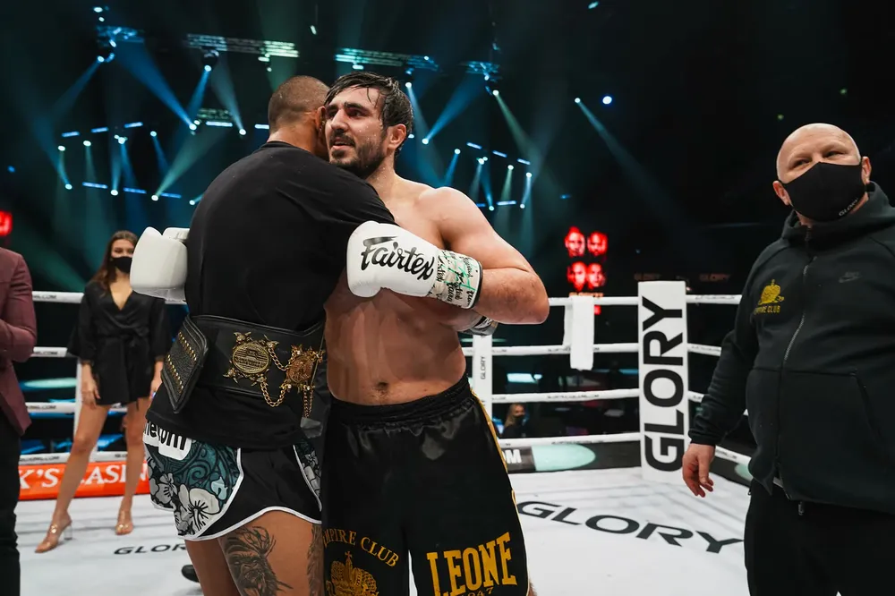 Vakhitov vs Pereira 01.jpg