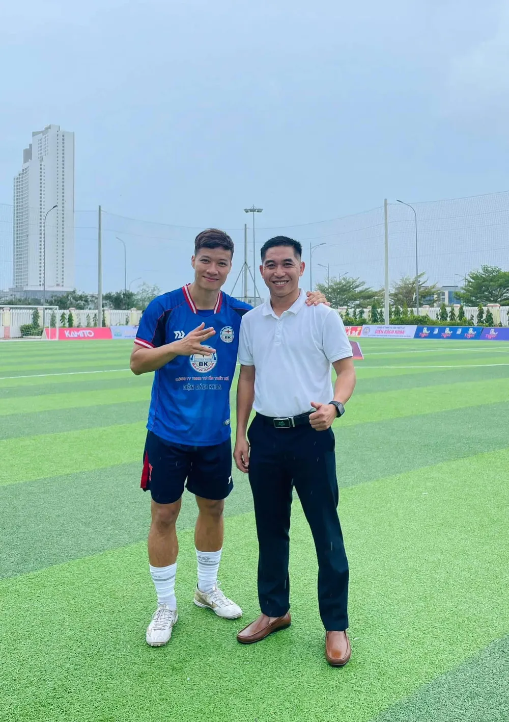 Trung nhox vs Cán.jpg