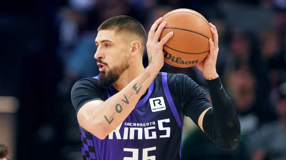 Len trong màu áo của Sacramento Kings