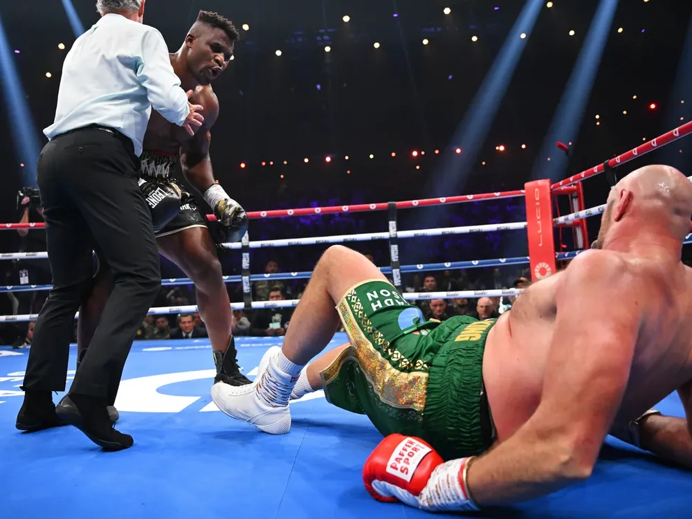 Ngannou và khoảnh khắc hạ knock-down Fury gây chấn động làng quyền thế giới