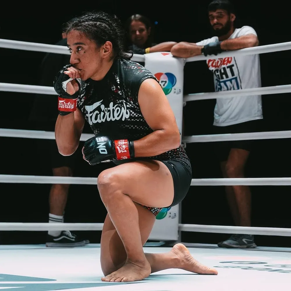 Anita trên sàn đài MMA