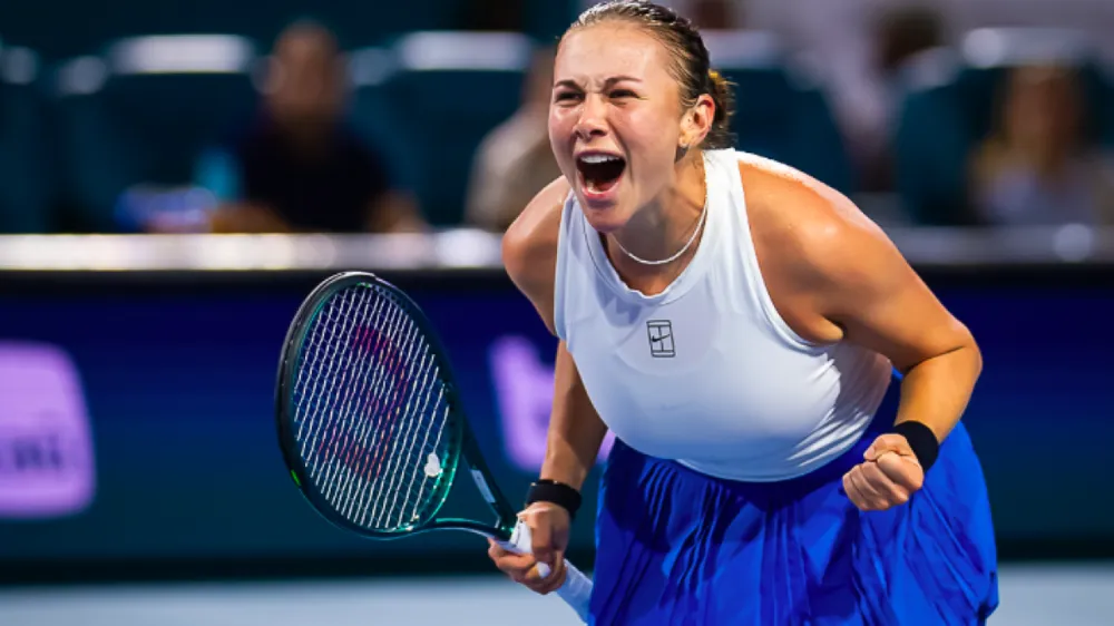 Ainisimova đánh bại Andreeva