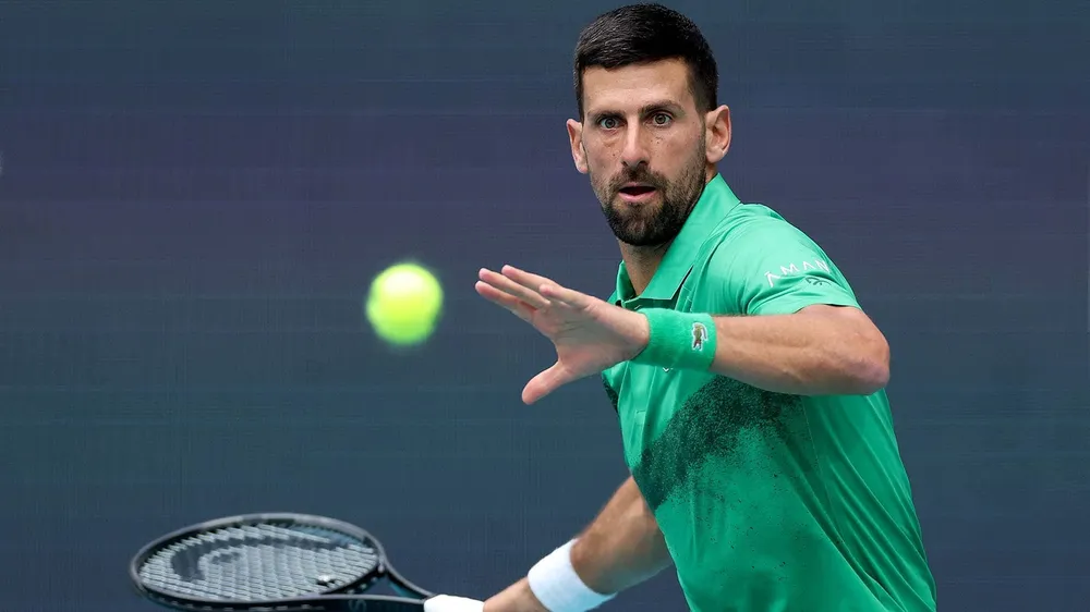 Djokovic tiến vào chung kết