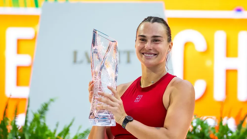 Sabalenka và chiếc cúp vô địch