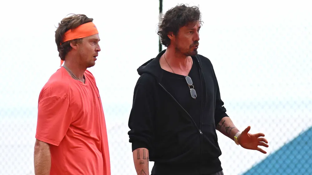 Rublev đang được Safin chỉ dẫn