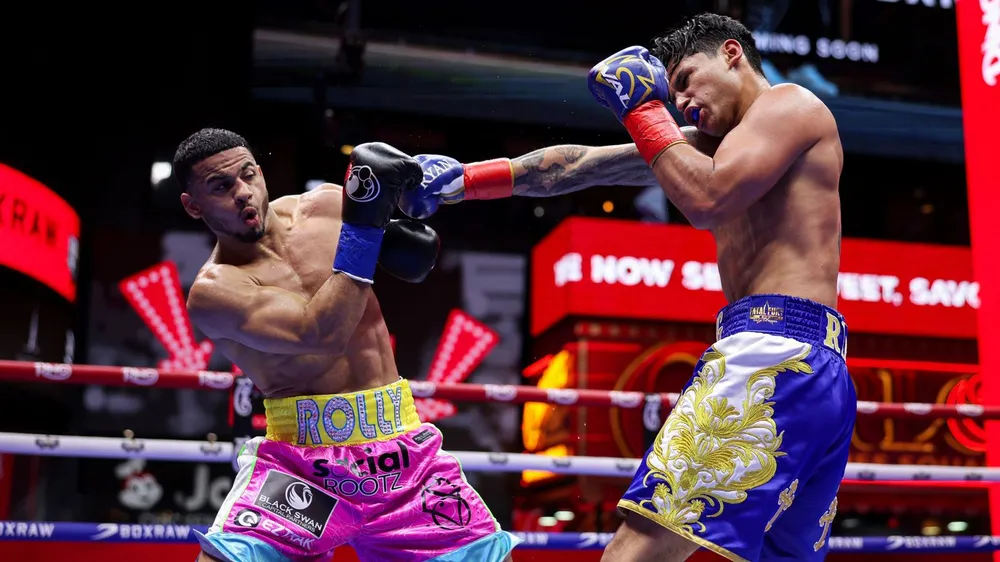 Garcia (phải) bất ngờ thua trận