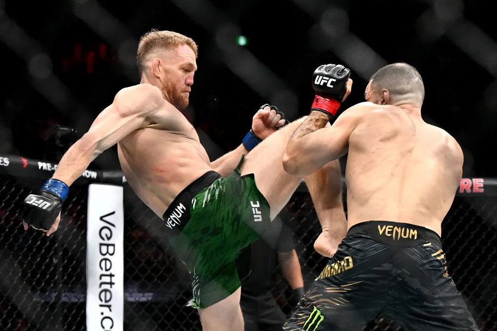 Maddalena giành chiến thắng và chiếm đai bán trung UFC