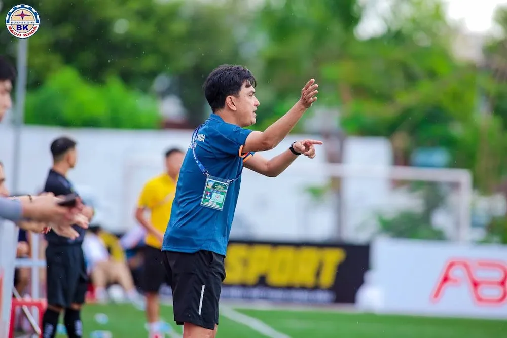 Điện BKNT - HLV Bin 01.jpg