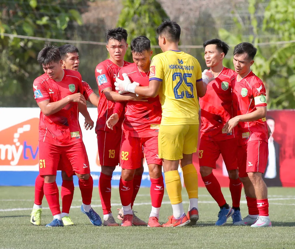 36 Hoàng Nông Thảo Vy ăn mừng chiến thắng