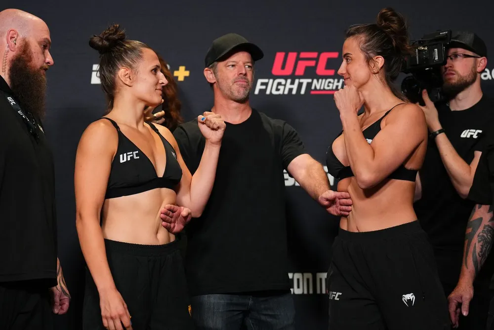 Blanchfield (trái) vs Barber một ngày trước sự kiện "trốn chạy" lần thứ 2