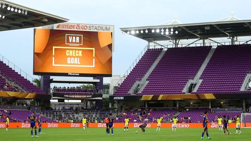 Khán đài trống vắng trong trận đấu giữa Ulsan HD và Mamelodi Sundows