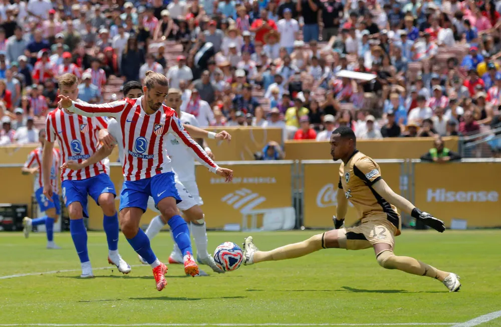 Griezmann trong trận đấu với Botafogo
