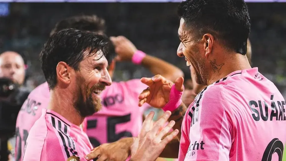Niềm vui của Messi và Suarez trước khi bị gỡ hòa