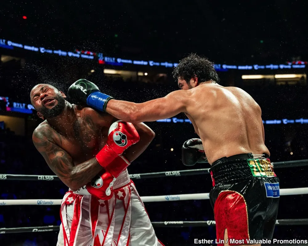 Ramirez đấm trúng mặt Dorticos