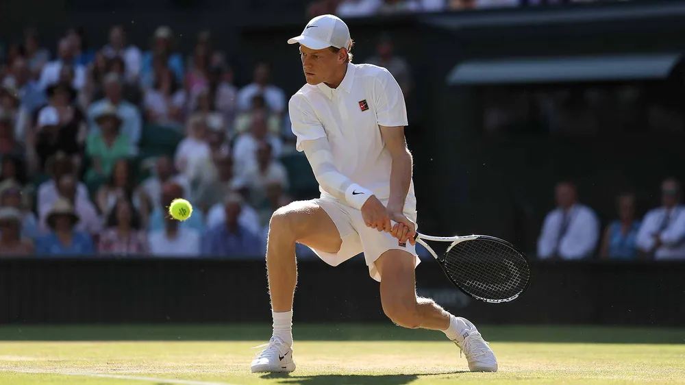 Sinner "hủy diệt" Djokovic ở bán kết