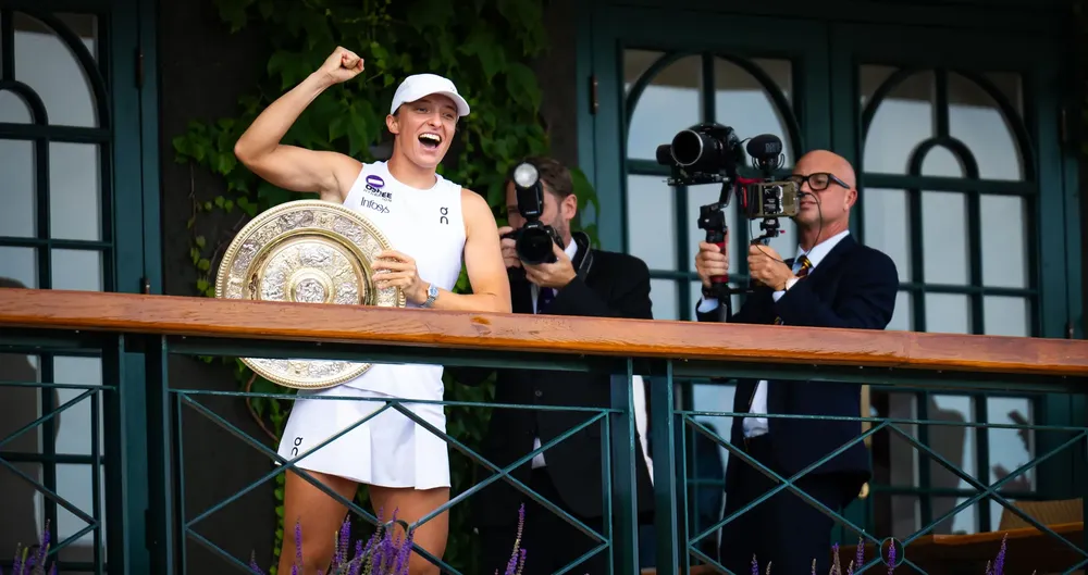 Swiatek lần đầu giành Venus Rosewater Dish
