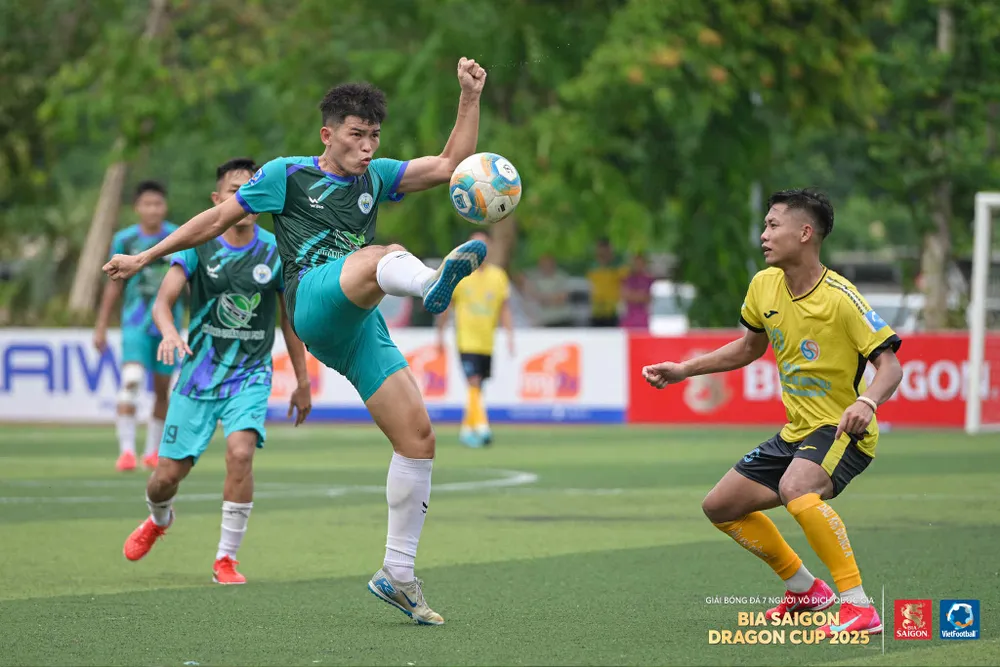 Long Pa sáy trong màu áo MyMy FC ở VPL