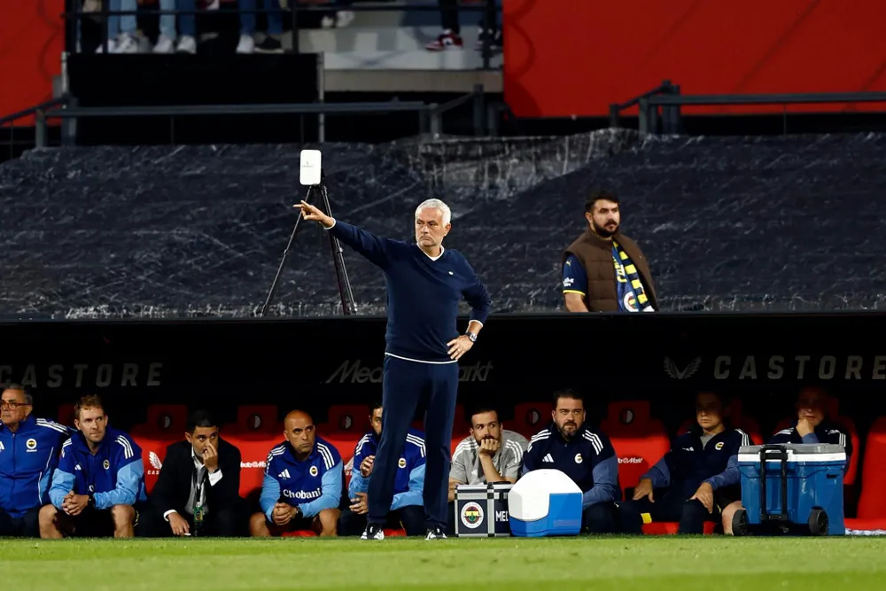 Mourinho trong trận thua Feyenoord 1-2