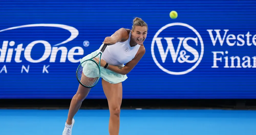Sabalenka lọt vào tứ kết