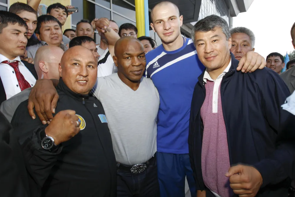 Boranbayev và Mike Tyson.jpg