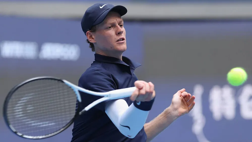 Sinner vào bán kết