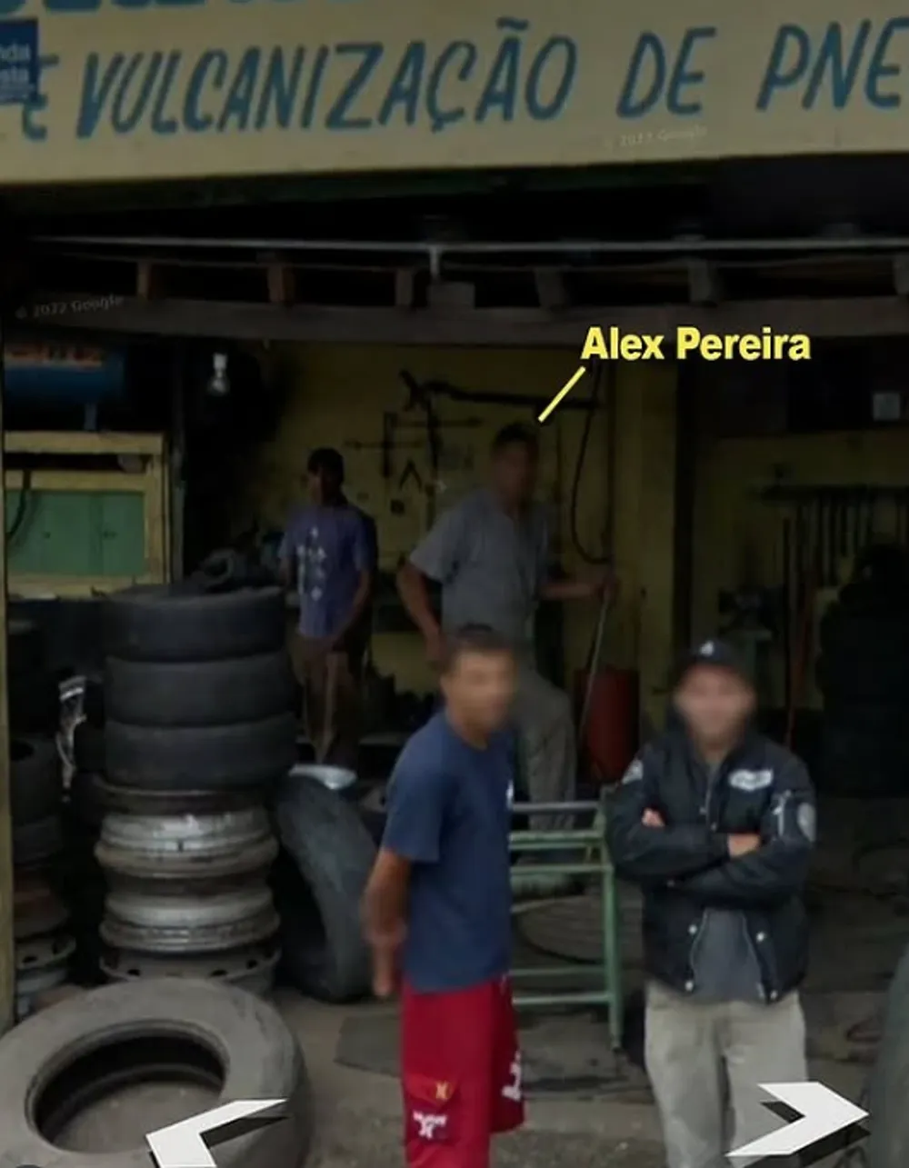 Pereira sửa xe 03.jpg