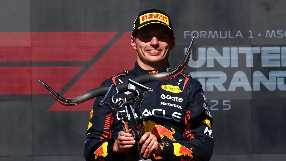 Verstappen giành chiến thắng thứ 3/4 chặng đua gần đây