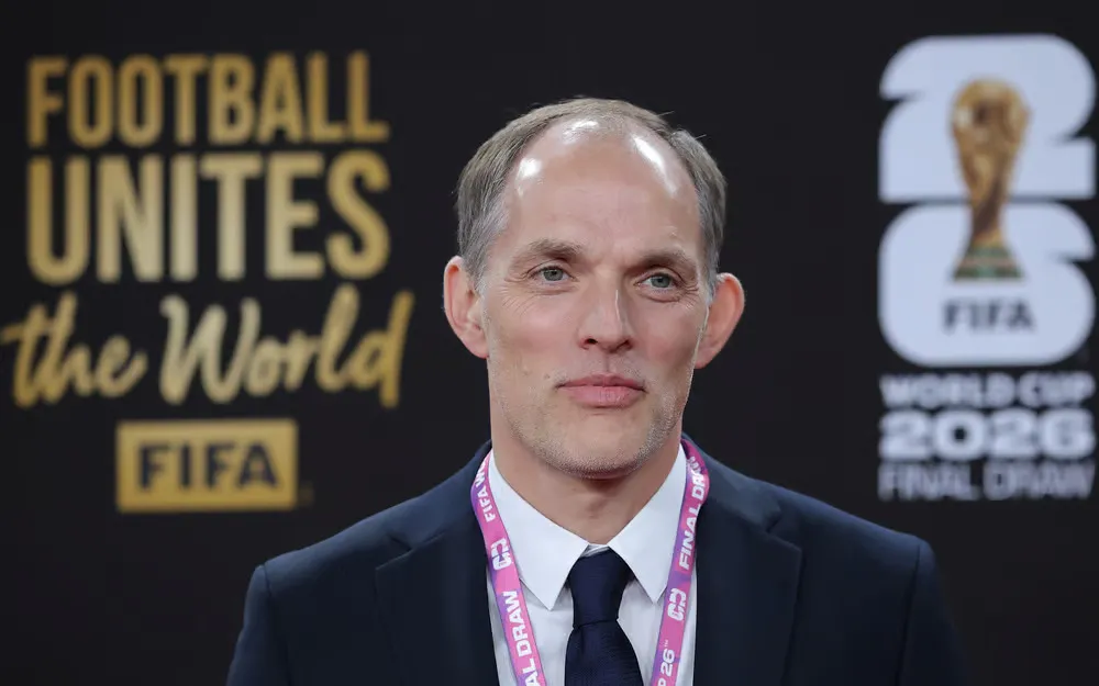 HLV Tuchel trong buổi lễ bốc thăm vòng bảng World Cup 2026