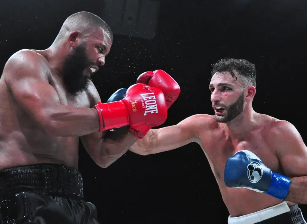 Mikaelian (phải) đánh bại Jack