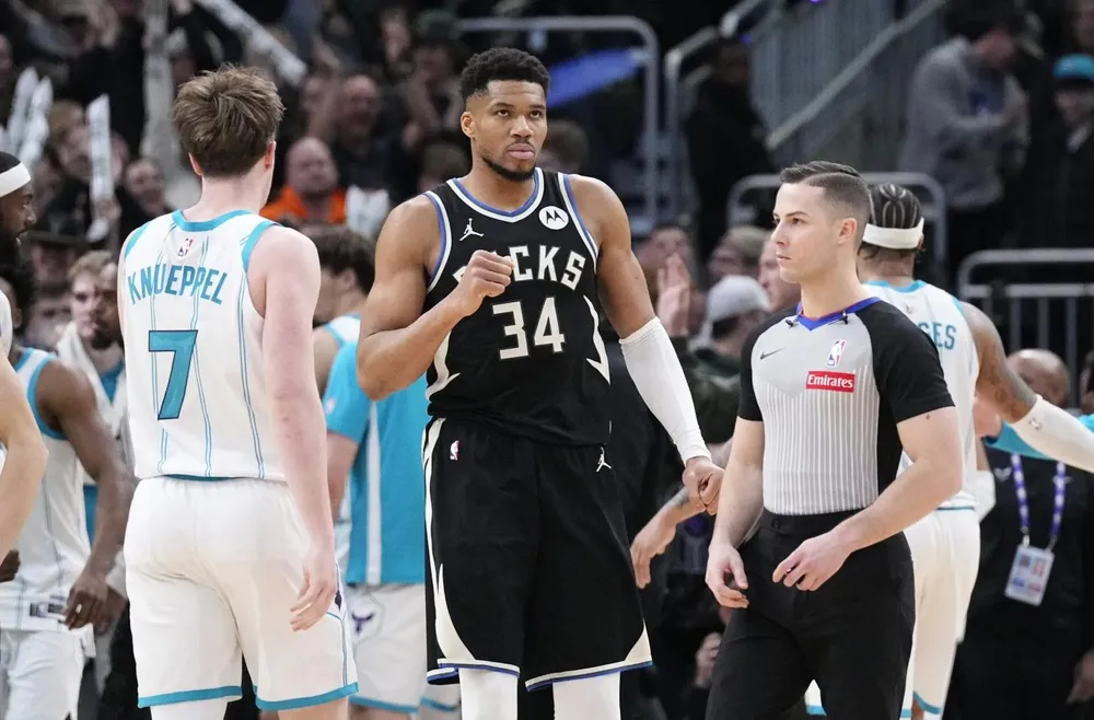 Antetokounmpo đi vào lịch sử NBA