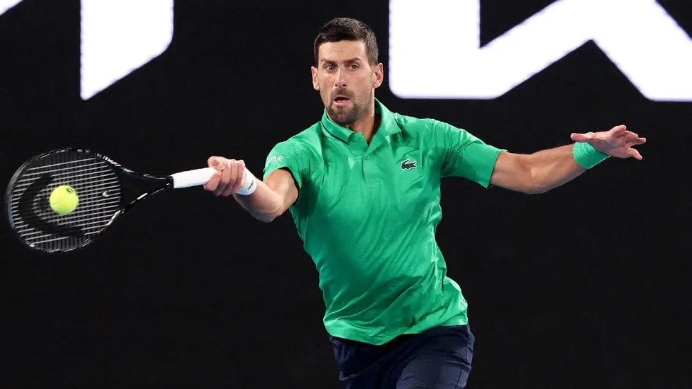 Djokovic thắng trận thứ 100 ở AO