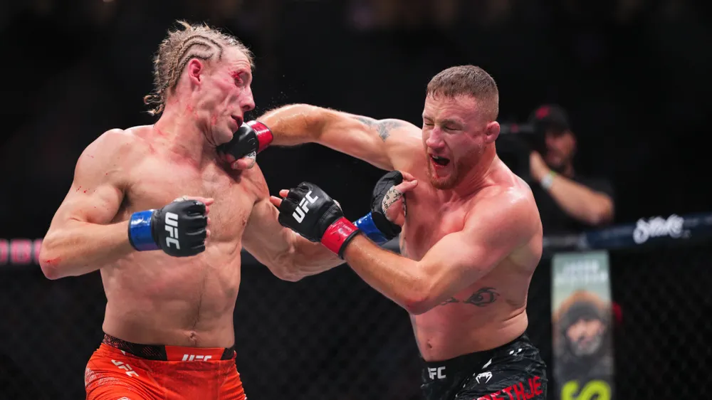 Gaethje đánh bại Pimnlett (quần đỏ)
