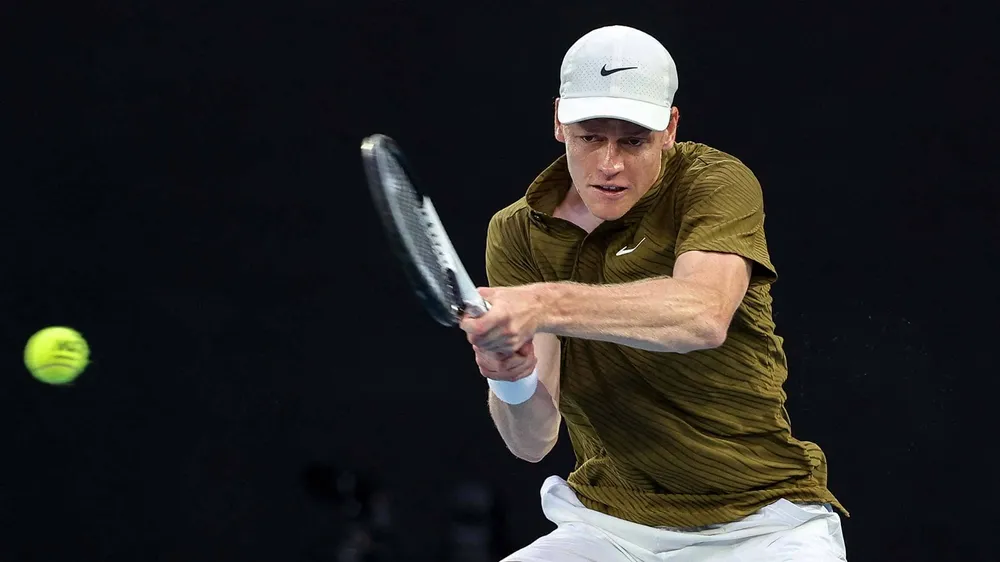 Sinner dễ dàng vào bán kết