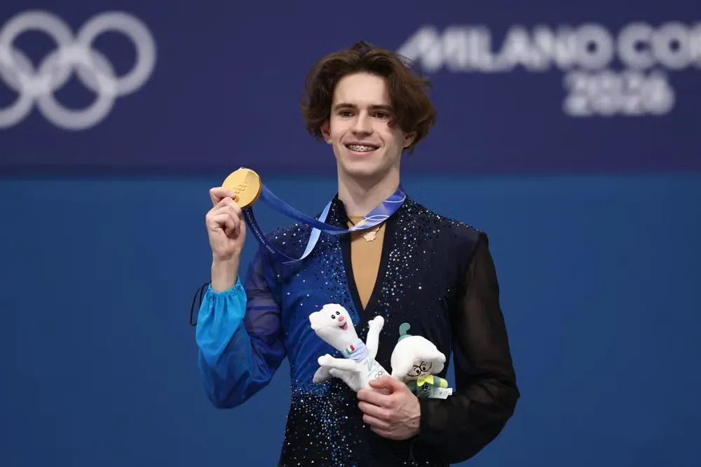 Shaidorov khoe tấm HCV lịch sử