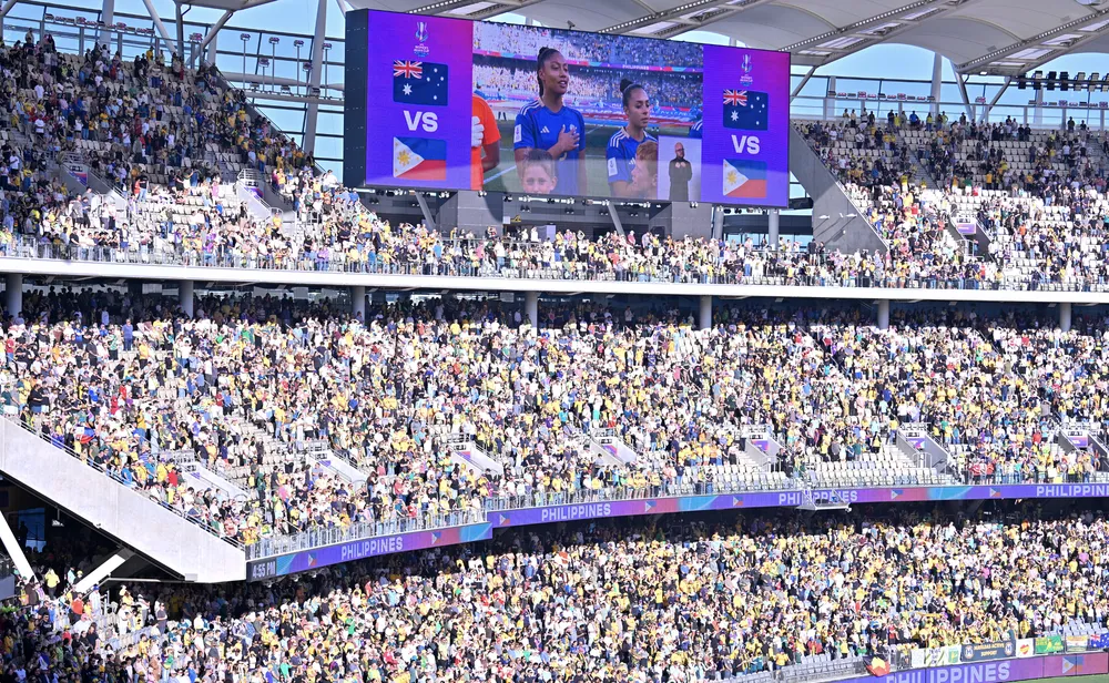 Khán giả đến kín SVĐ Perth trong ngày khai mạc, một tín hiệu lạc quan