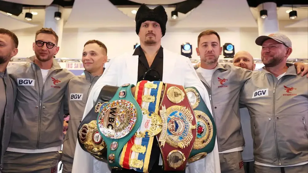 Usyk vẫn đang là "Minh chủ" làng quyền hạng nặng dù thiếu đai WBO