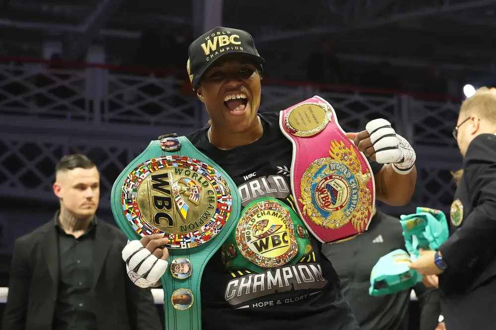 Dubois bảo vệ đai WBC giành thêm đai WBO hạng cân nhẹ nữ