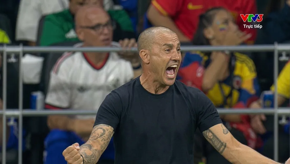 Cannavaro ăn mừng khi Uzbekistan ghi bàn gỡ hòa
