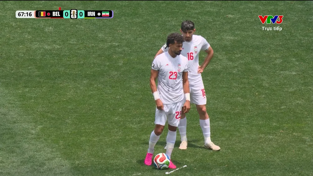Tuyển Iran hòa Bỉ 0-0 dù hơn người